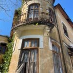 old-building-waiting-to-be-restored